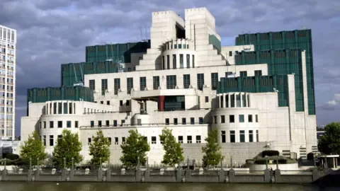 MI6 Introduces Encrypted Portal to Recruit Intelligence Sources in Russia
